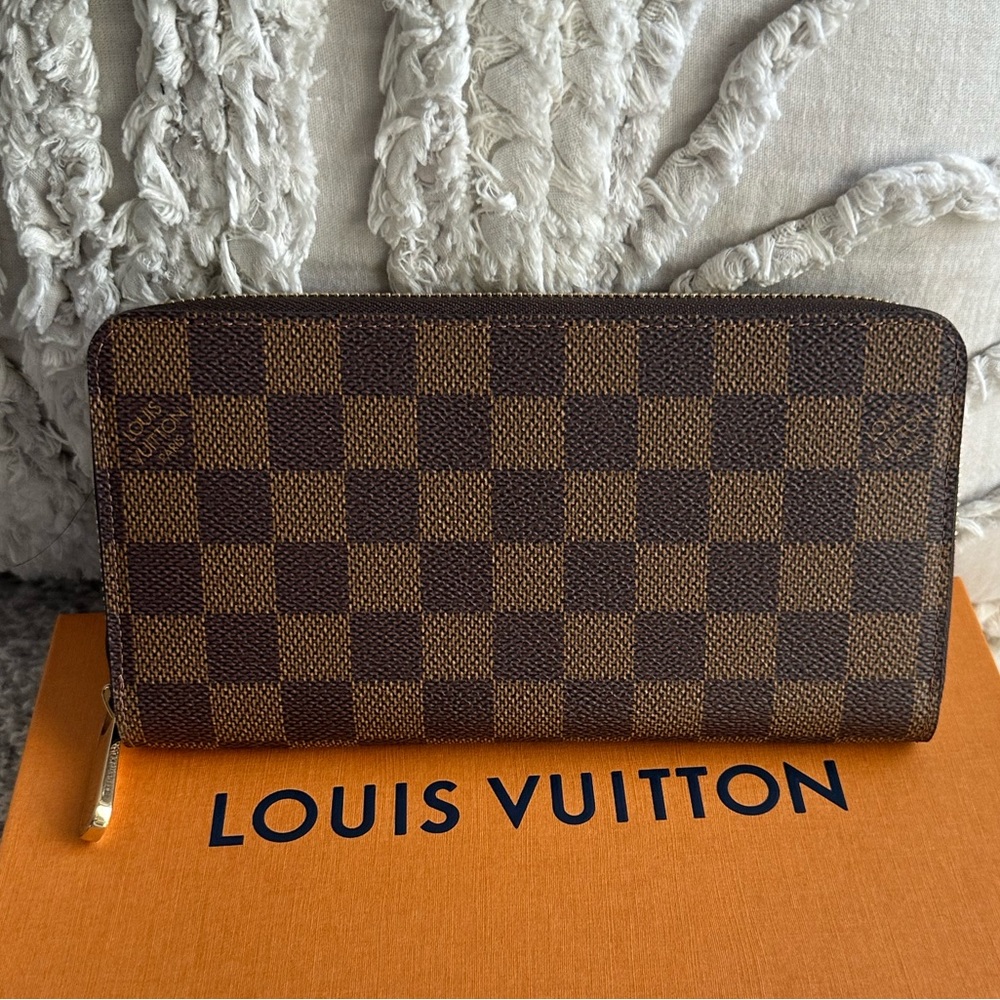 Louis Vuitton Damier Ebene Zippy Wallet